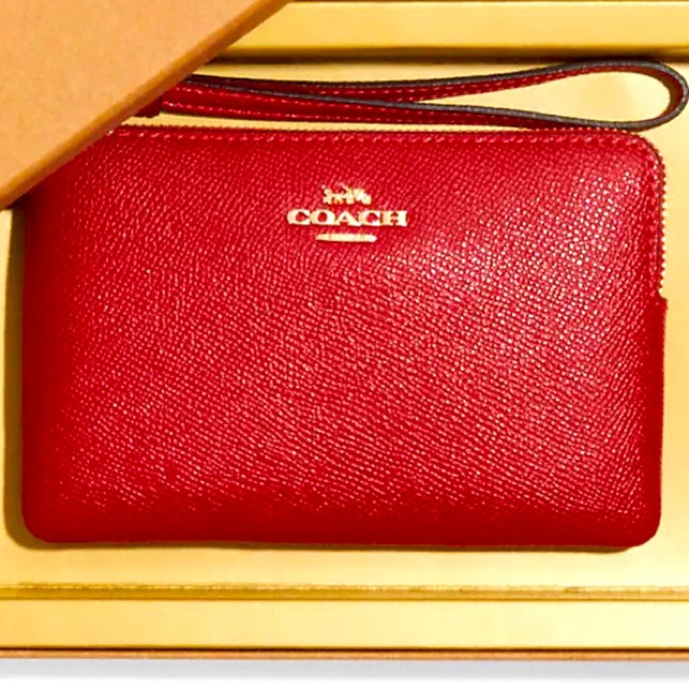 NWT‎ Coach Boxed Corner Zip Wristlet With Charm Included - Picture 3 of 4